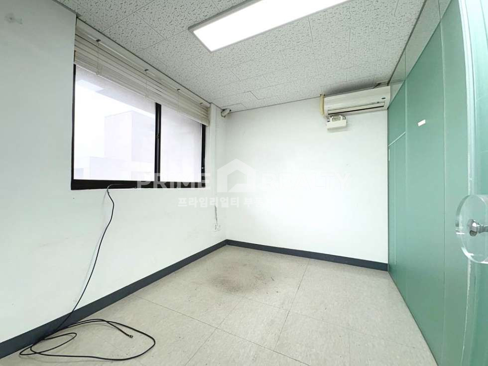 서울 강남구 논현동 강남구청역 사무실 임대 │ 도보 1분 │ 깔끔한 인테리어 │ 전용 17평 월세 매물번호 10180 사진 7