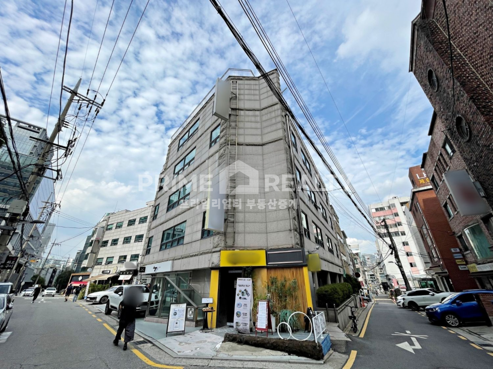 서울 강남구 신사동 신사동 사무실 임대 │ 신사역 도보 5분 │ 전용 58평 5룸 인테리어 완비 월세 매물번호 10188 사진 9