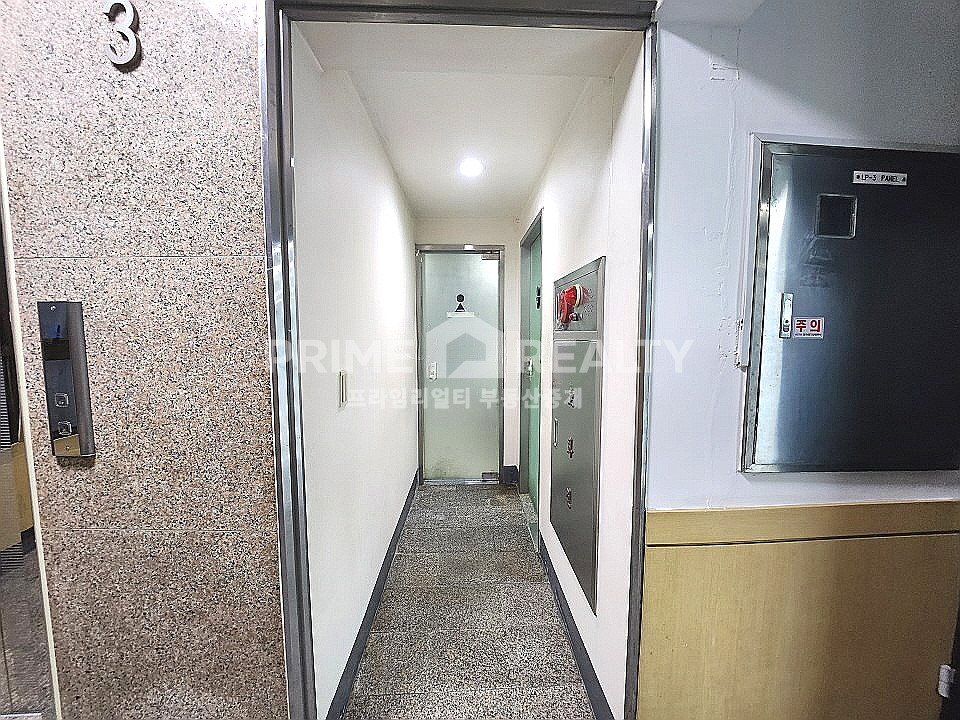 서울 강남구 논현동 강남구청 사무실 임대 │ 역세권 사무실│ 글라스 외관 │ 전용 44평 월세 매물번호 10193 사진 6