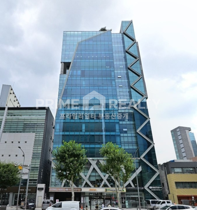 서울 강남구 신사동 신사역 사무실 임대 │ 도보 1분 │ 수려한 외관 │ 전용 97평 프라임오피스 월세 매물번호 10179 사진 1