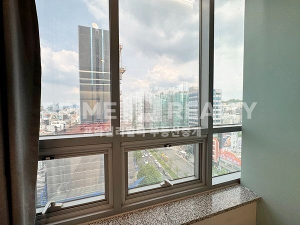 서울 강남구 신사동 에스타워(STOWER)동 신사동 사무실 임대 │ 신사역 도보 1분 │ 전용 28평 대로변 노출 최적 월세 매물번호 10199 사진 3