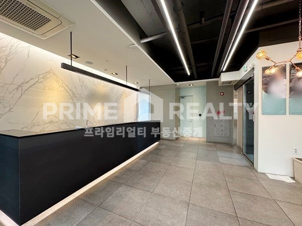 서울 강남구 신사동 에스타워(STOWER)동 신사동 사무실 임대 │ 신사역 도보 1분 │ 전용 28평 대로변 노출 최적 월세 매물번호 10199 사진 4
