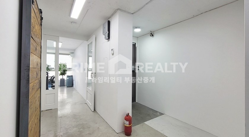 서울 강남구 신사동 신사동 사무실 임대 │ 세로수길 인근 개방감 우수 │ 전용 35평 월세 매물번호 10214 사진 3