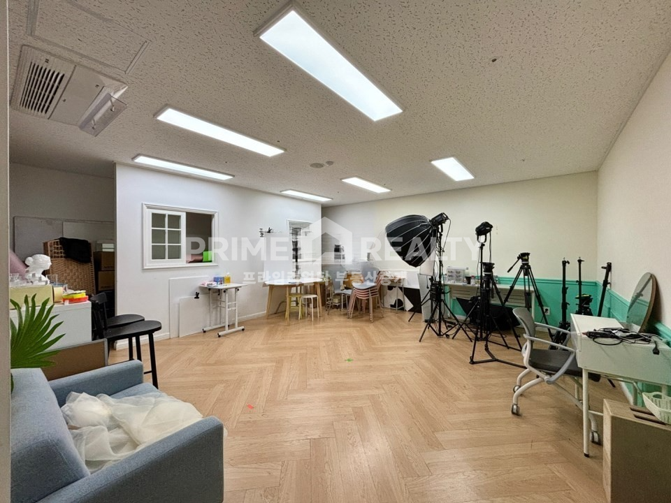 서울 강남구 신사동 신사동 대형 사무실 임대 │ 대로변 특급 인테리어 │ 전용 220평 월세 매물번호 10216 사진 3
