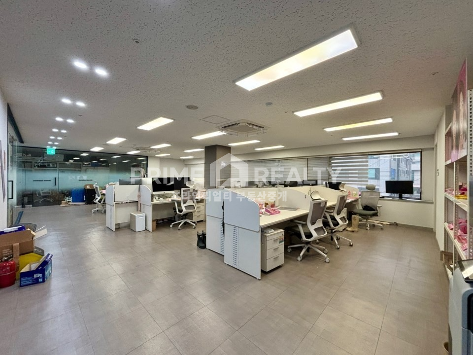 서울 강남구 신사동 신사동 대형 사무실 임대 │ 대로변 특급 인테리어 │ 전용 220평 월세 매물번호 10216 사진 5