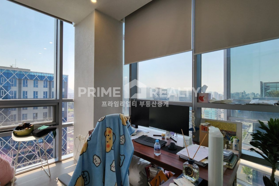 서울 강남구 신사동 신사동 가로수길 최고급 인테리어 사무실 │ 도산대로 특급 전망 │ 전용 32평 월세 매물번호 10223 사진 3