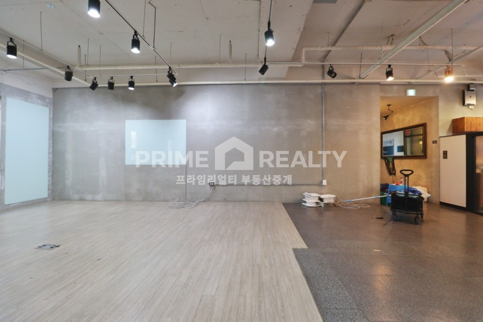 서울 강남구 논현동 강남구청역 사무실 임대│45평│A급 인테리어+테라스 월세 매물번호 10224 사진 6