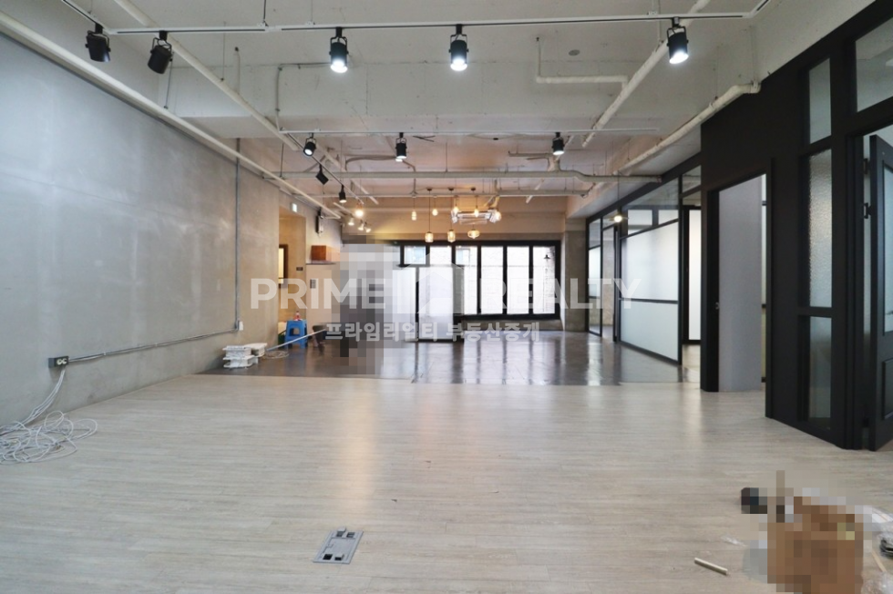 서울 강남구 논현동 강남구청역 사무실 임대│45평│A급 인테리어+테라스 월세 매물번호 10224 사진 8
