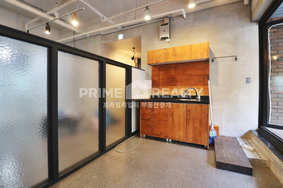 서울 강남구 논현동 강남구청역 사무실 임대│45평│A급 인테리어+테라스 월세 매물번호 10224 사진 10