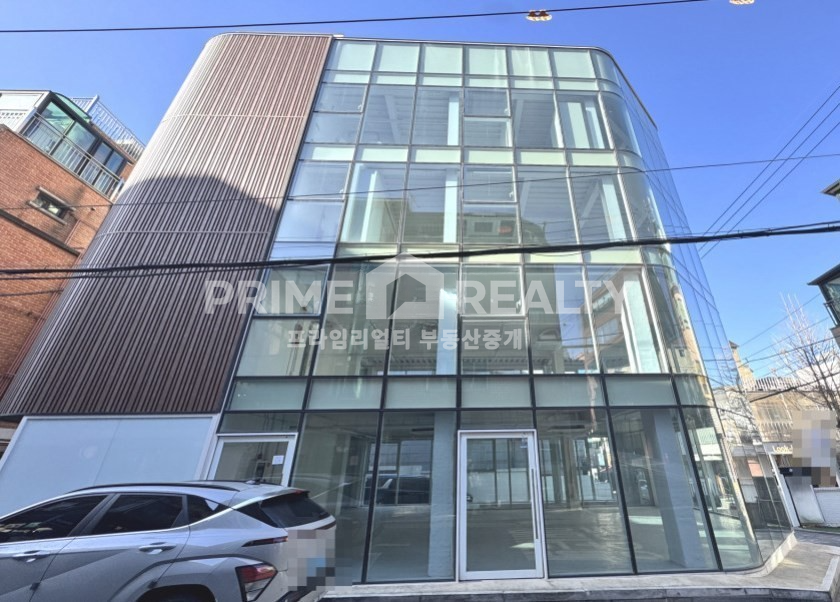 서울 강남구 신사동 신사동 가로수길 사무실 임대 │ 노출천장·통창 │ 전용 40평 월세 매물번호 10227 사진 1