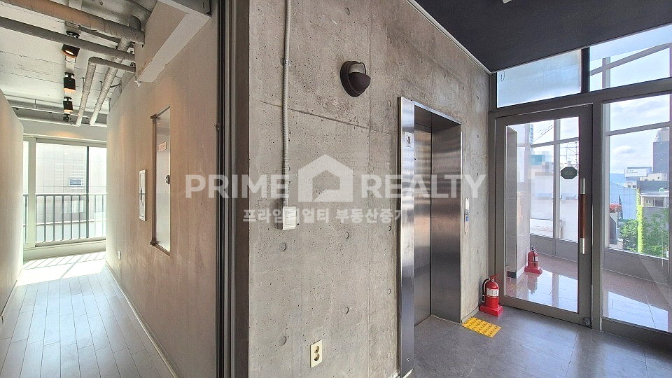 서울 강남구 논현동 강남구청역 사무실 임대 │ 복층 구조 + 테라스3 │ 전용90평 월세 매물번호 10226 사진 12