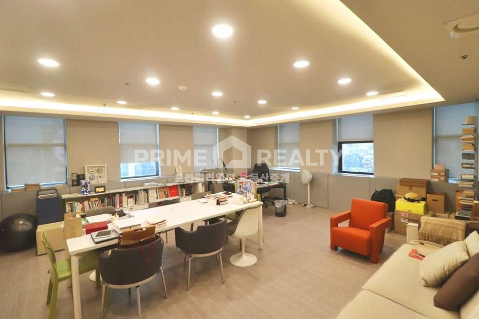 서울 강남구 신사동 압구정 사무실 임대 │ 대로변 고층 93평 │ 어학원 인테리어 무상 승계 가능│강남사무실임대 월세 매물번호 10351 사진 1
