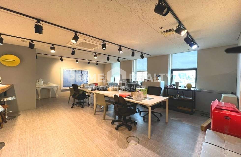 서울 강남구 신사동 압구정 사무실 임대 │ 대로변 고층 93평 │ 어학원 인테리어 무상 승계 가능│강남사무실임대 월세 매물번호 10351 사진 2