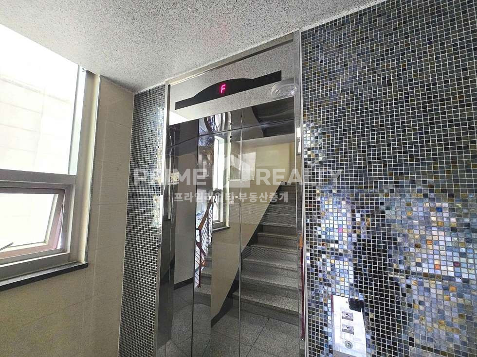 서울 강남구 논현동 강남구청역 사무실 임대 │ 도산대로 인접 │ 테라스 포함 깔끔한 인테리어 │ 전용 약 17평 월세 매물번호 10151 사진 9