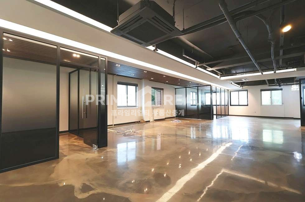 서울 강남구 논현동 논현역 사무실 임대 │ 논현역 도보 3분 │ 세련된 노출천장+룸4 │ 전용 52평 월세 매물번호 10195 사진 5