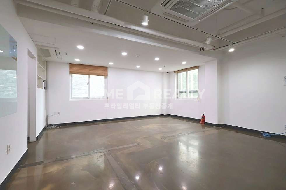 서울 강남구 논현동 논현역 사무실 임대 │ 논현역 도보 3분 │ 세련된 노출천장+룸4 │ 전용 52평 월세 매물번호 10195 사진 12