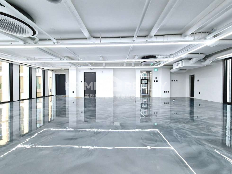 서울 강남구 논현동 강남구청역 사무실 임대 │ 오픈형 첫 입주 │ 전면·측면 통유리 인테리어 월세 매물번호 10222 사진 4