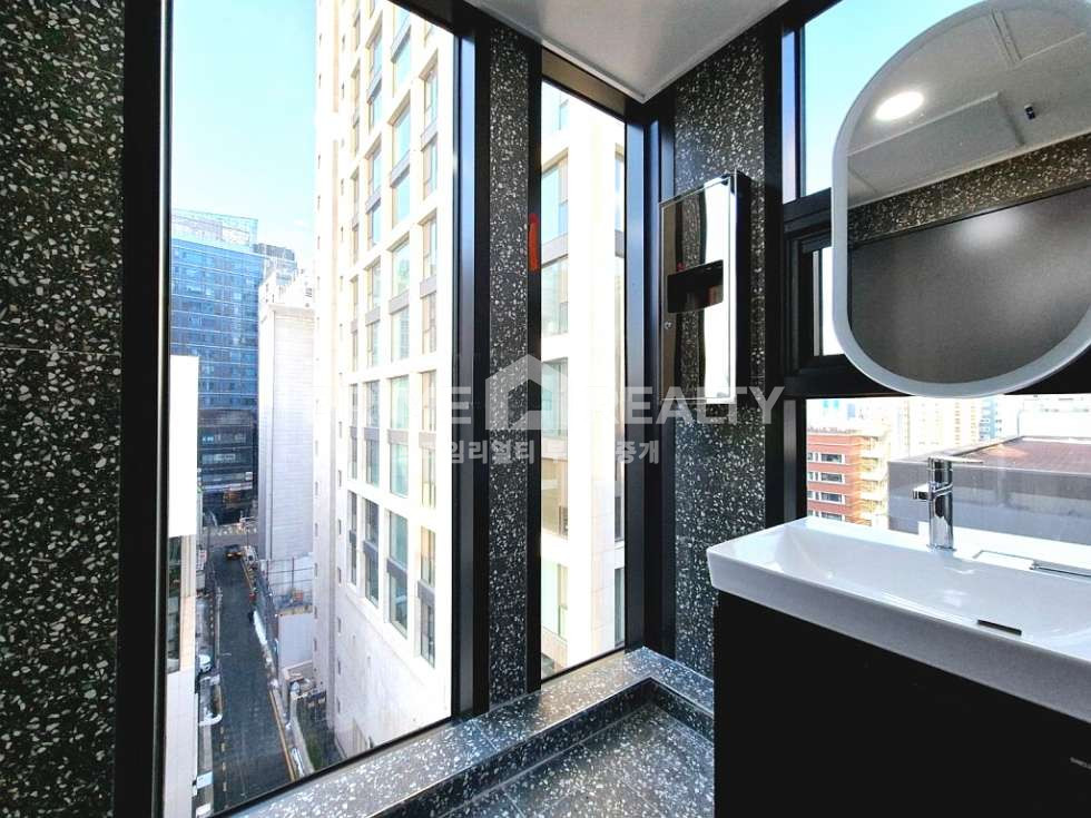 서울 강남구 논현동 강남구청역 사무실 임대 │ 오픈형 첫 입주 │ 전면·측면 통유리 인테리어 월세 매물번호 10222 사진 9