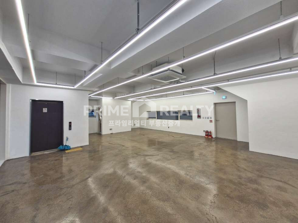 서울 강남구 논현동 논현동 사무실 임대 │ 신논현·논현역 도보권 │ 신축 외관 세련 │ 전용 25평 월세 매물번호 10452 사진 2