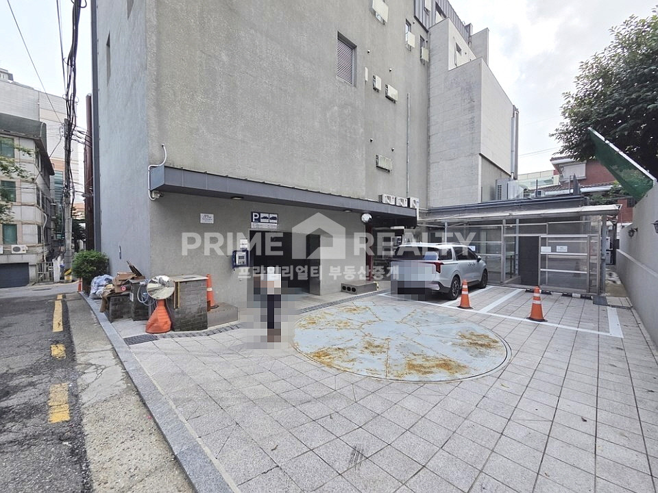 서울 강남구 논현동 선정릉역 사무실 임대 │ 도보 6분 │ 테라스 포함 홀+룸2 │ 전용 약 56평 월세 매물번호 10231 사진 19