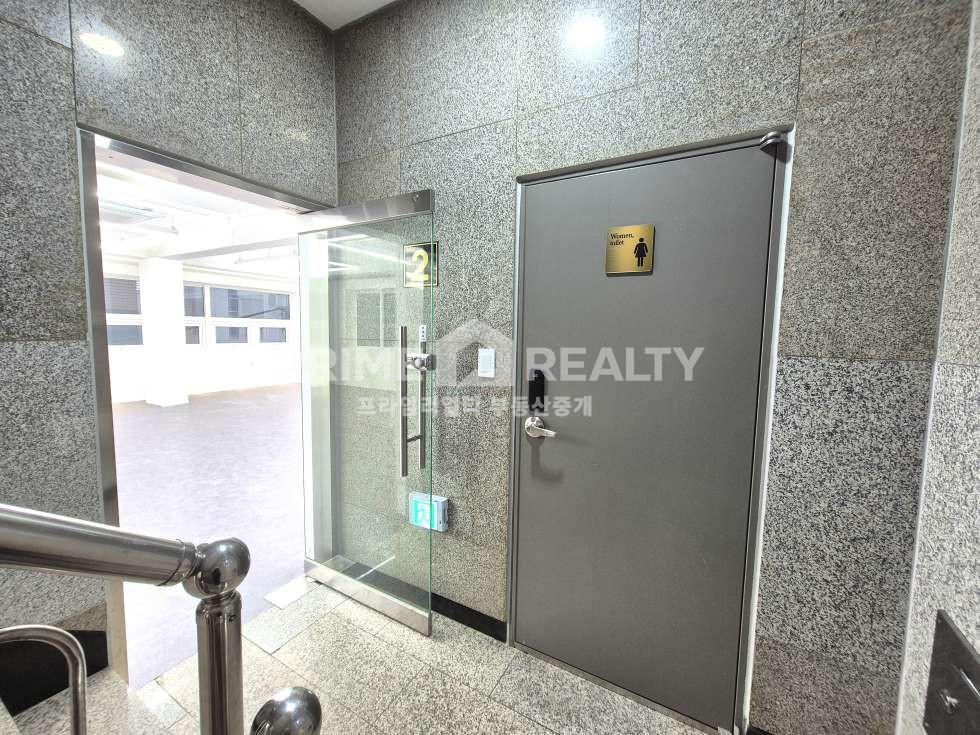 서울 강남구 논현동 논현동 사무실 임대 │ 노출천장 인테리어 │ 전용 34평│언주역 사무실 월세 매물번호 10131 사진 6