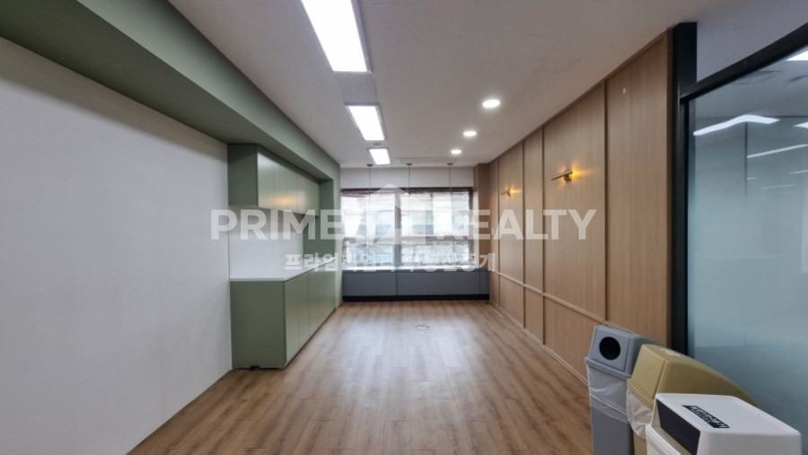 서울 강남구 신사동 신사동 사무실 임대 │ 신사역 대로변 최상급 │ 전용 143평 대형사무실 월세 매물번호 10182 사진 2