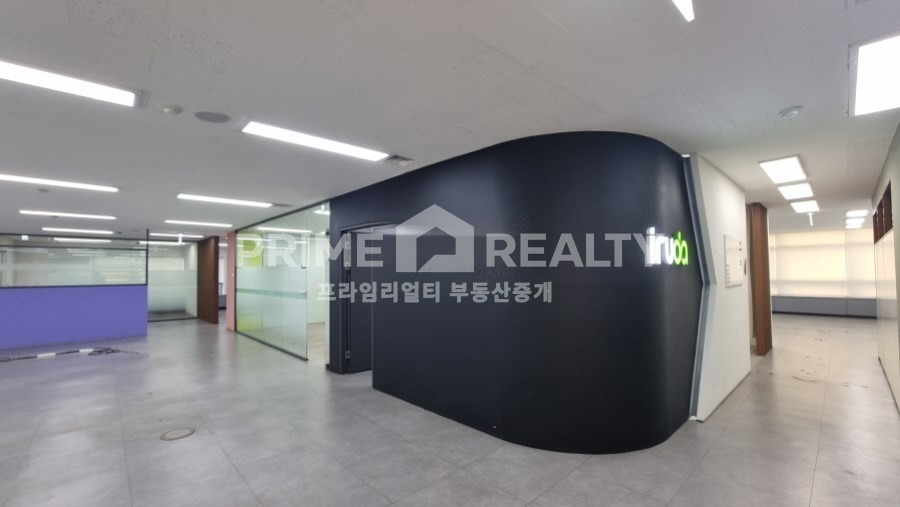서울 강남구 신사동 신사동 사무실 임대 │ 신사역 대로변 최상급 │ 전용 143평 대형사무실 월세 매물번호 10182 사진 4