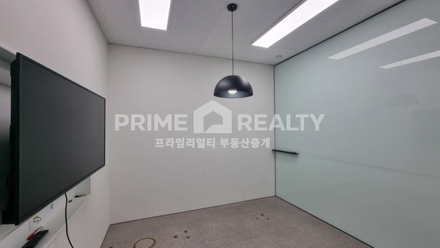 서울 강남구 신사동 신사동 사무실 임대 │ 신사역 대로변 최상급 │ 전용 143평 대형사무실 월세 매물번호 10182 사진 11