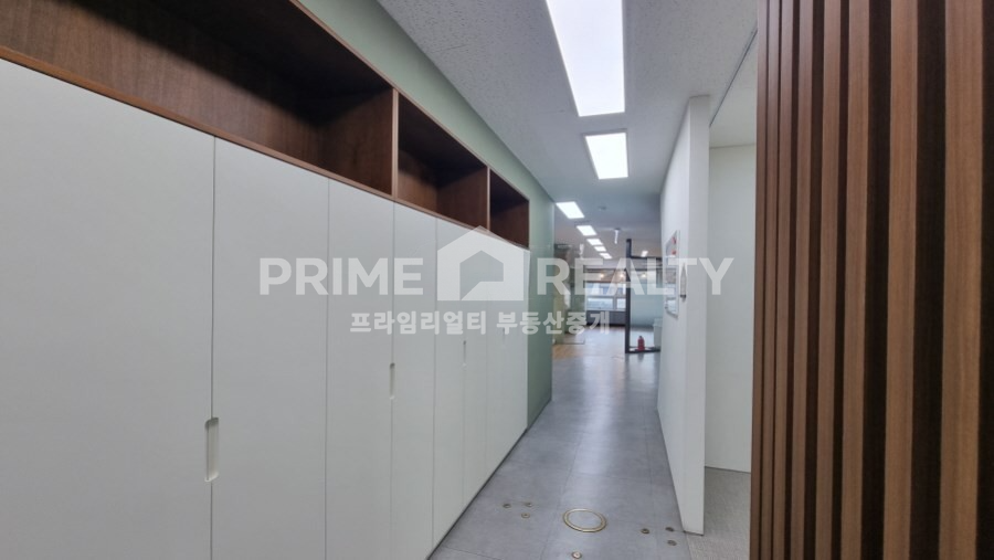 서울 강남구 신사동 신사동 사무실 임대 │ 신사역 대로변 최상급 │ 전용 143평 대형사무실 월세 매물번호 10182 사진 12