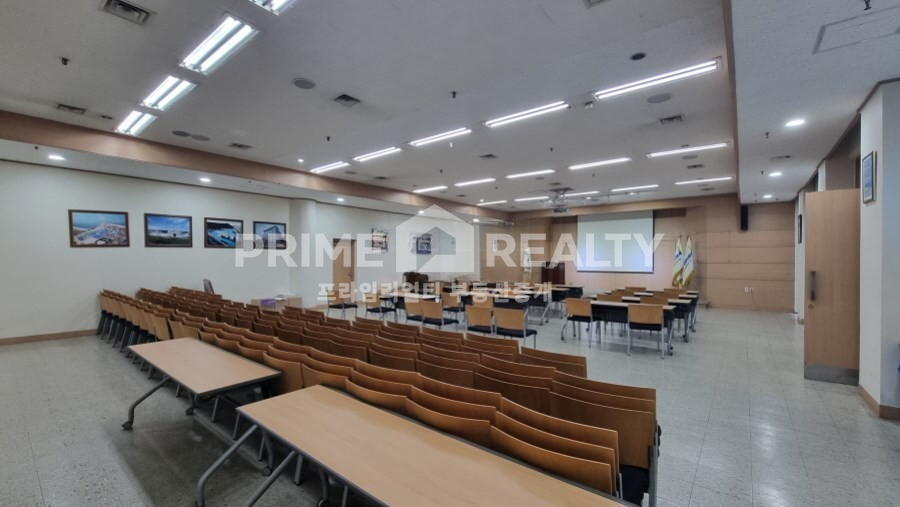 서울 강남구 신사동 신사동 사무실 임대 │ 신사역 대로변 최상급 │ 전용 143평 대형사무실 월세 매물번호 10182 사진 14