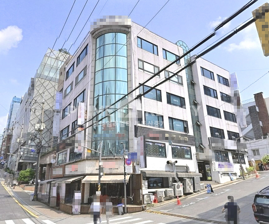서울 강남구 논현동 강남구청역 사무실 임대 │ 전용 50평 │ 인테리어 무상인수 가능 월세 매물번호 10172 사진 9