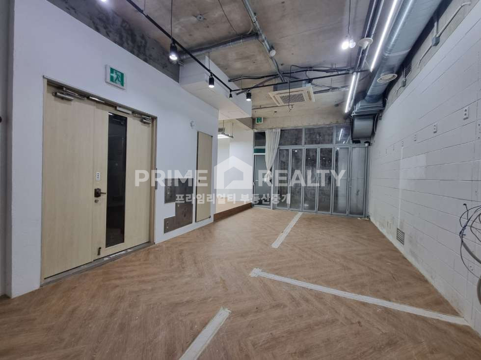 서울 강남구 논현동 강남구청역 도보 3분 4m 이상 층고 스튜디오 및 운동 업종 논현동사무실임대 월세 매물번호 10003 사진 3