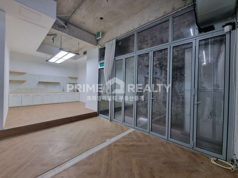 서울 강남구 논현동 강남구청역 도보 3분 4m 이상 층고 스튜디오 및 운동 업종 논현동사무실임대 월세 매물번호 10003 사진 4