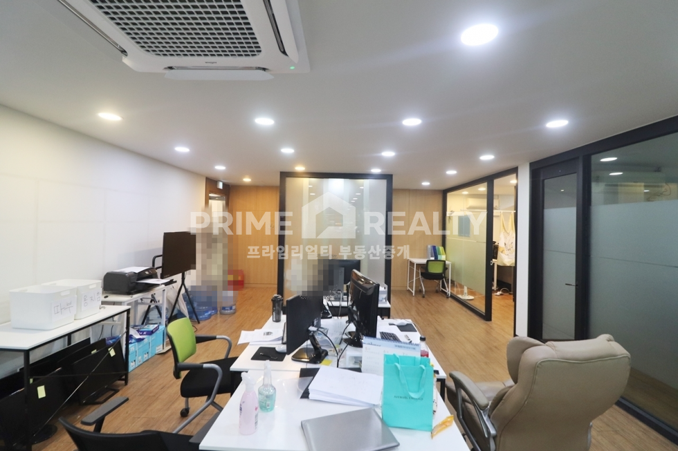 서울 강남구 논현동 강남구청역 사무실 임대│룸2+홀 구조│채광 좋은 깔끔 사무실 월세 매물번호 10186 사진 1