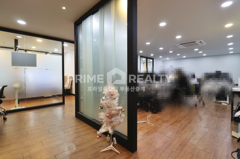 서울 강남구 논현동 강남구청역 사무실 임대│룸2+홀 구조│채광 좋은 깔끔 사무실 월세 매물번호 10186 사진 4
