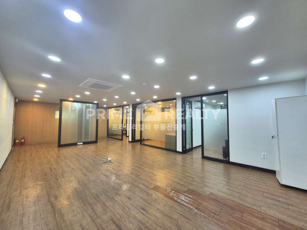 서울 강남구 논현동 강남구청역 사무실 임대│룸2+홀 구조│채광 좋은 깔끔 사무실 월세 매물번호 10186 사진 10