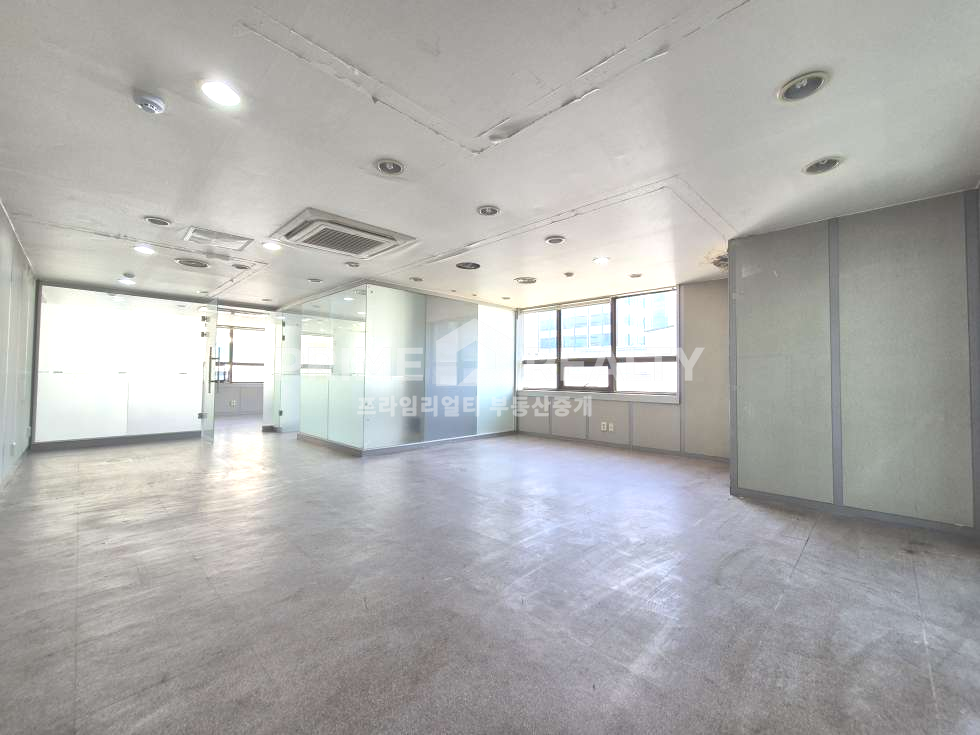 서울 강남구 논현동 신사역도보1분 주차가능 채광좋음 룸2개 논현동사무실임대 강남인테리어사무실임대 강남사무실임대 월세 매물번호 10032 사진 1