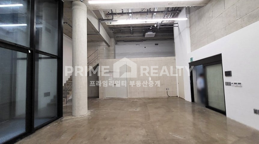 서울 강남구 논현동 주건축물제1동 논현동 스튜디오 사무실 임대 │ 학동역 도보 7분 │ 층고 6M·복층·썬큰│강남스튜디오임대│강남사무실임대 월세 매물번호 10608 사진 4