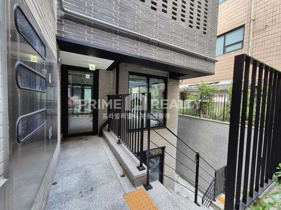 서울 강남구 신사동 신사동 상가 임대 │ 압구정로데오 도보 8분 │ 신축 1층 상가사무실 │ 전용 13평 │강남상가임대│강남사무실임대 월세 매물번호 10581 사진 4
