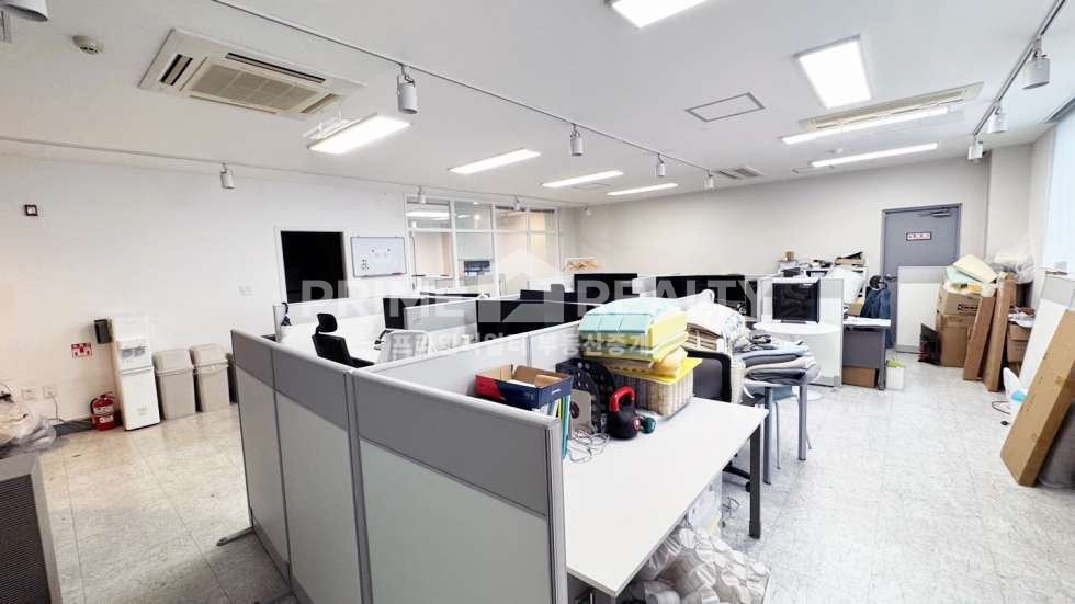 서울 강남구 역삼동 역삼동 사무실 임대 │ 르네상스호텔사거리 대로변 │ 인테리어 인수 가능 │ 전용 50평│강남사무실임대 월세 매물번호 10468 사진 4