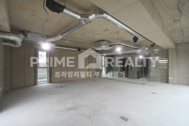 서울 강남구 논현동 논현동 사옥 임대 │ 학동역 도보 8분 │ 기둥 없는 반듯한 구조 │ 전용 160평 │강남사옥임대│강남통임대│강남사무실임대 월세 매물번호 10412 사진 9