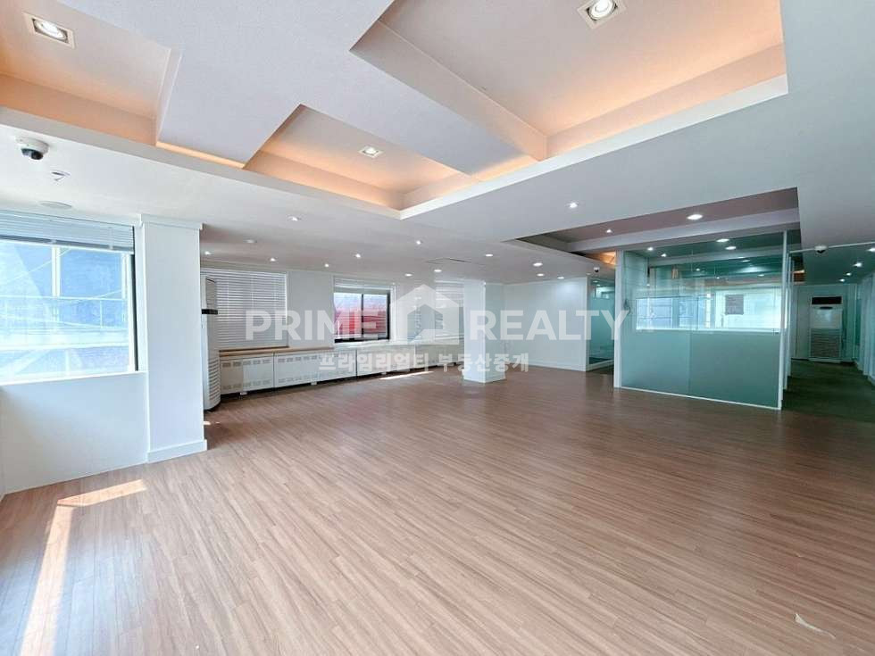 서울 강남구 신사동 신사동 사무실 임대 │ 전용 약54 │ 도산공원 인근 │ 무상 인테리어 + 룸 4개 구조│강남사무실임대 월세 매물번호 10355 사진 1