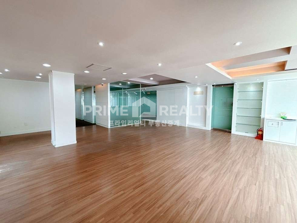 서울 강남구 신사동 신사동 사무실 임대 │ 전용 약54 │ 도산공원 인근 │ 무상 인테리어 + 룸 4개 구조│강남사무실임대 월세 매물번호 10355 사진 3
