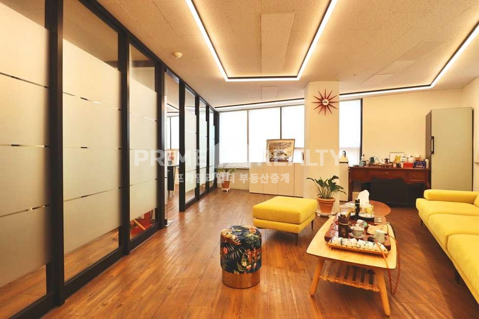 서울 강남구 신사동 강남 압구정 사무실 임대 │ 도보 3분 초역세권 │ 전용 22평 │ A급 인테리어 무권리│강남사무실임대 월세 매물번호 10353 사진 2