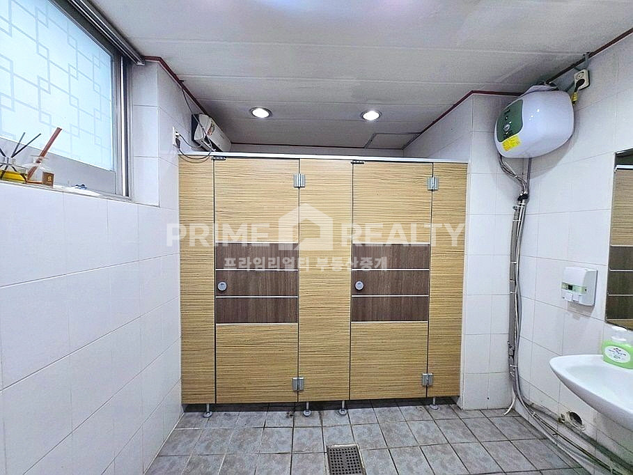서울 강남구 신사동 00동 신사동 사무실 임대 │ 전용 35평 │ 깔끔 인테리어 │ 가성비 우수│강남사무실임대 월세 매물번호 10349 사진 11