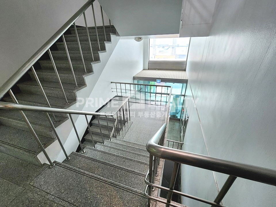 서울 강남구 신사동 압구정 사무실 임대 │ 2층 단독 전용 60평 │ CEO룸 포함 공간구성 우수│강남사무실임대 월세 매물번호 10348 사진 9