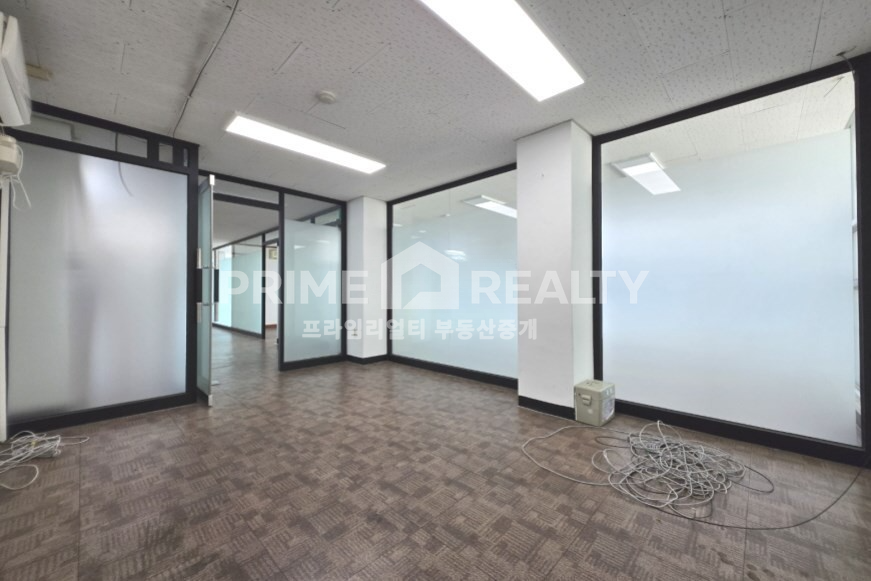 서울 강남구 신사동 신사동 사무실 임대 │ 세로수길 인근│룸5 분리형 구조│전용 54평│강남사무실임대 월세 매물번호 10302 사진 2