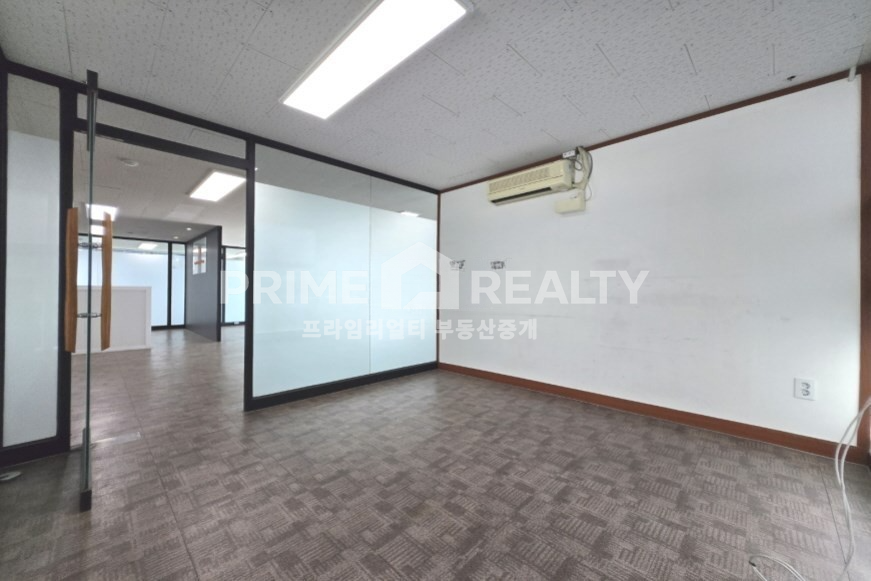 서울 강남구 신사동 신사동 사무실 임대 │ 세로수길 인근│룸5 분리형 구조│전용 54평│강남사무실임대 월세 매물번호 10302 사진 3