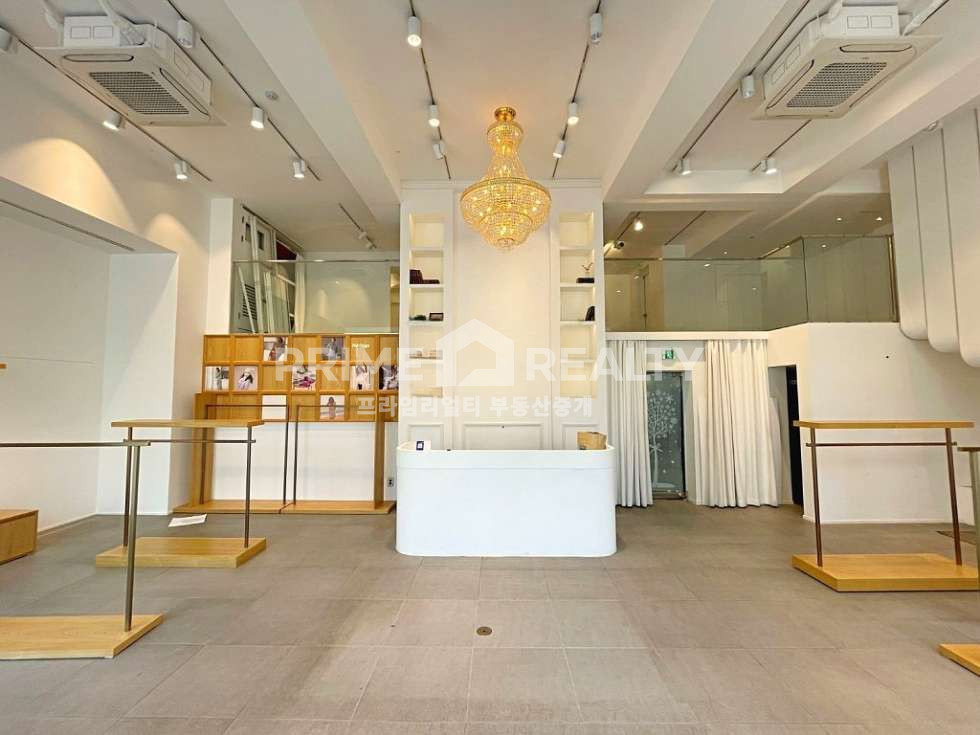 서울 강남구 신사동 신사동 상가임대 │ 세로수길 초입 │ 복층 구조 │ 전용 64평│강남상가임대│강남사무실임대 월세 매물번호 10284 사진 2