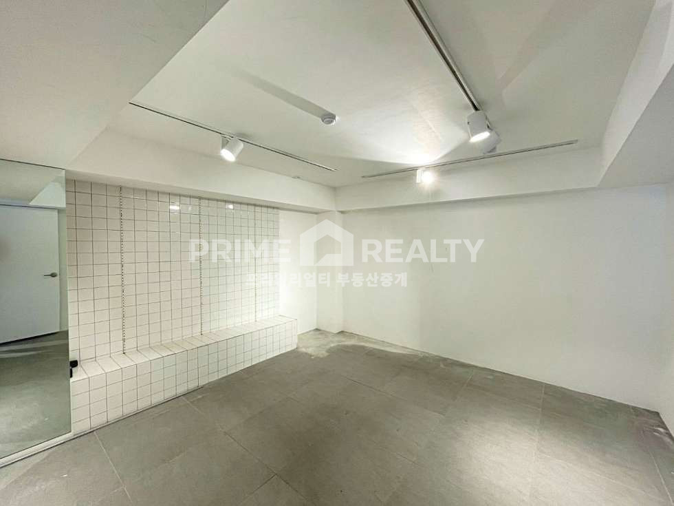 서울 강남구 신사동 신사동 상가임대 │ 세로수길 초입 │ 복층 구조 │ 전용 64평│강남상가임대│강남사무실임대 월세 매물번호 10284 사진 6